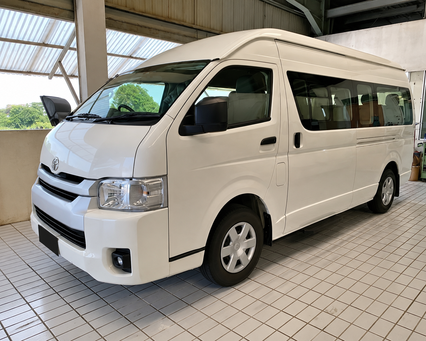 Toyota Hiace Commuter
